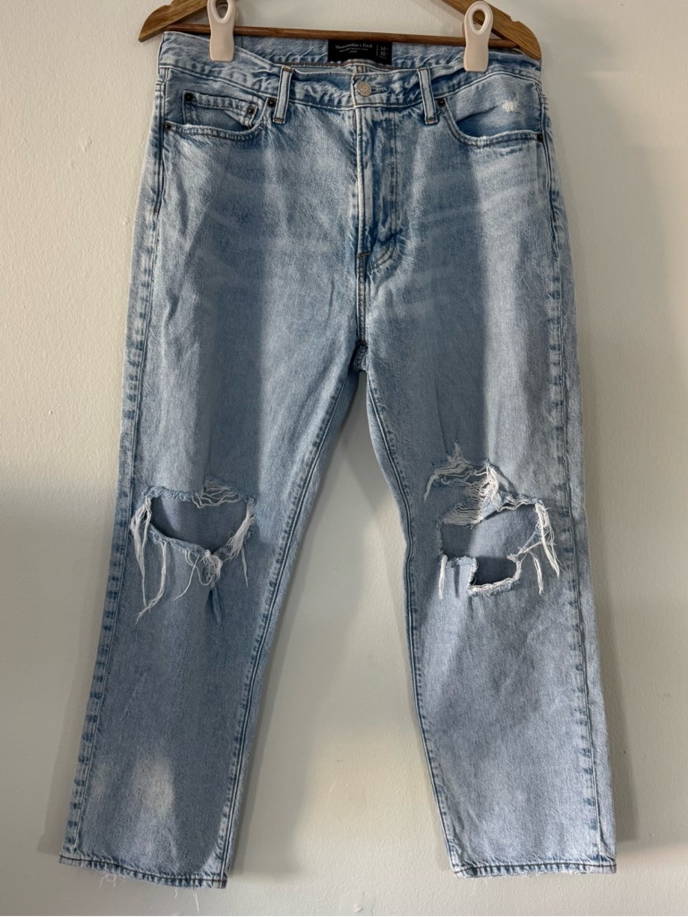 Abercrombie & Fitch Loose Jean Light Wash Distressed Ripped Men’s 34 Jeans Denim